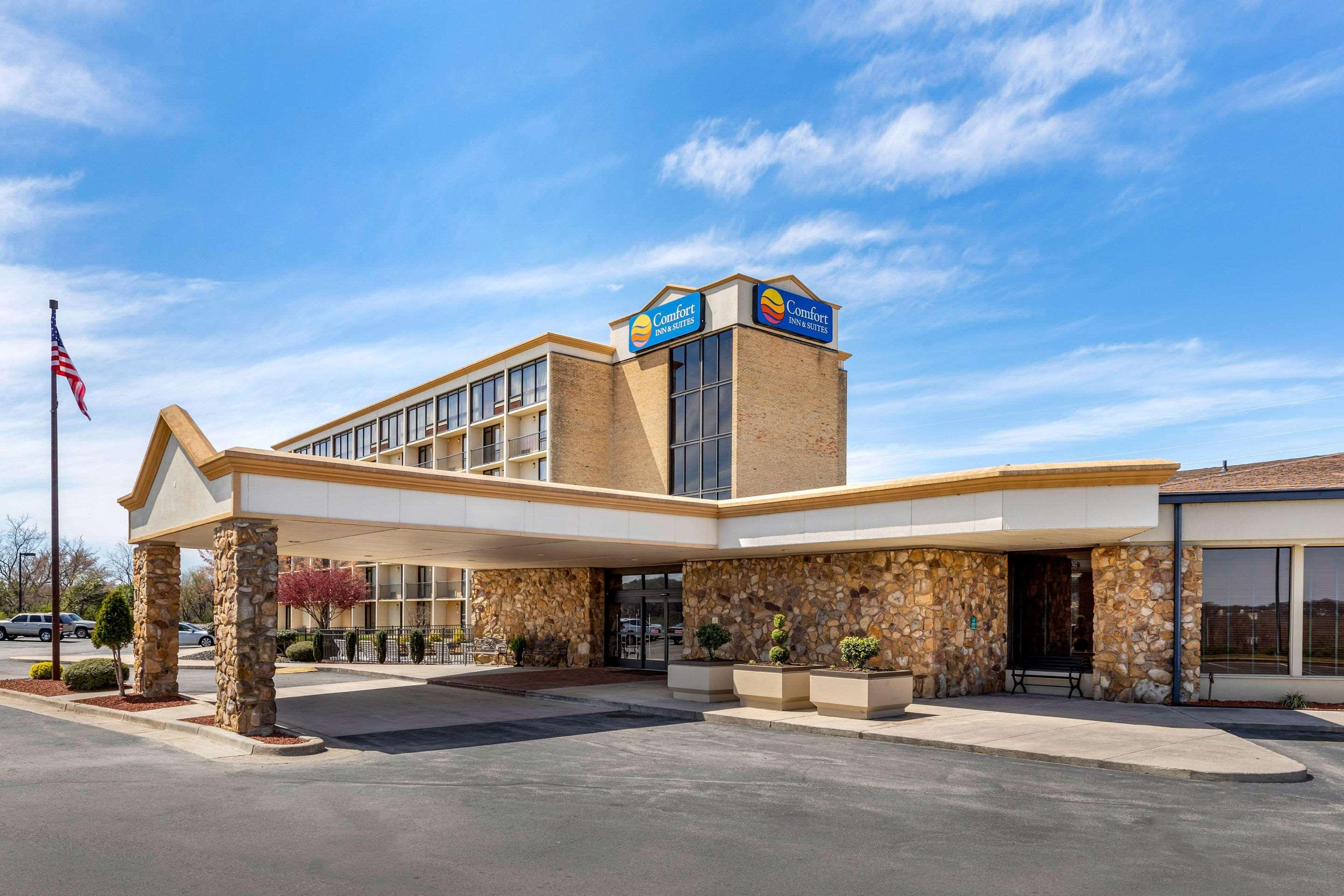 Comfort Inn & Suites Near Danville Mall Экстерьер фото